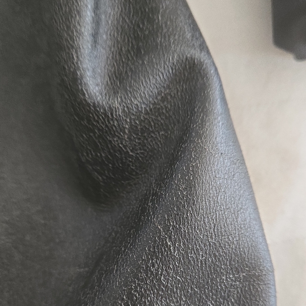 Elegant Black Leather Coat - Picture 5 of 11